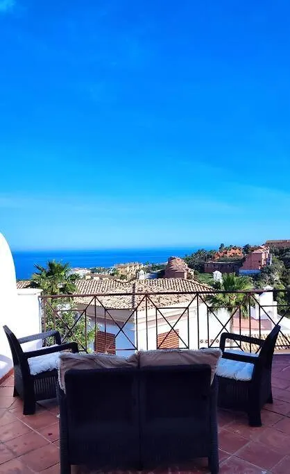 Atico Con Agradables Vistas Apartment Alcaidesa